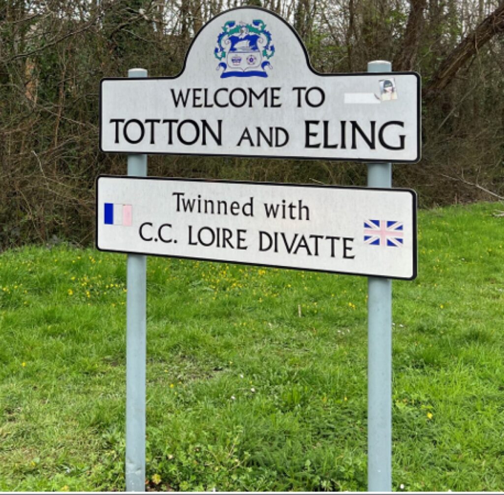 totton elling sign