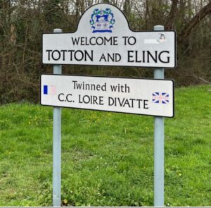 totton elling sign